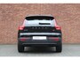 Volvo XC40 B4 Plus Dark | Verwarmbare Voorstoelen en Stuurwiel | Semi-Elektrische Trekhaak | Verwarmbare Voorruit | Premium Audio by Harman Kardon | Adaptieve Cruise Control | Park Assist