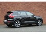 Volvo XC40 B4 Plus Dark | Verwarmbare Voorstoelen en Stuurwiel | Semi-Elektrische Trekhaak | Verwarmbare Voorruit | Premium Audio by Harman Kardon | Adaptieve Cruise Control | Park Assist