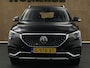 MG ZS EV Luxury 45 kWh SOH 90,9% !!! - ORIGINEEL NEDERLANDSE AUTO - LEDEREN BEKLEDING - APPLE CARPLAY/ ANDROID AUTO - PANORAMADAK - CAMERA - NAVIGATIE - 2 LAADKABELS - ELEKTRISCH VERSTELBARE BESTUURDERSSTOEL  - DODEHOEK DETECTIE