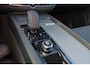 Volvo XC60 T6 Recharge AWD Plus Dark - Panorama/schuifdak - IntelliSafe Assist & Surround - 360º Camera - Verwarmde voorstoelen, stuur & achterbank - Parkeersensoren voor & achter - Elektr. bedienb. voorstoelen met geheugen - Draadloze tel. lader - Elektr. inklapbare trekhaak - 19' LMV