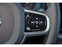Volvo XC60 T6 Recharge AWD Plus Dark - Panorama/schuifdak - IntelliSafe Assist & Surround - 360º Camera - Verwarmde voorstoelen, stuur & achterbank - Parkeersensoren voor & achter - Elektr. bedienb. voorstoelen met geheugen - Draadloze tel. lader - Elektr. inklapbare trekhaak - 19' LMV