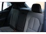 Volvo XC40 B4 Plus Dark | All-season banden | 19-inch lichtmetalen velgen | Keyless entry | Premium audio by Harman Kardon | Semi elek. trekhaak | Elek. bed. bestuurdersstoel met geheugen | Verwarmbare voorstoelen | Verwarmbaar stuurwiel | Elektrische achterklep | Blind spot | Google-maps navigatie | Parkeercamera achter | Parkeersensoren voor |