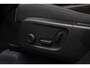 Volvo XC40 B4 Plus Dark | Semi elek. trekhaak | Verwarmbare voorstoelen en stuurwiel | Premium audio by Harman Kardon | Verwarmbare voorruit | Elektrische achterklep | Keyless entry | Parkeercamera achter | Parkeersensor voor | Elek. bed. bestuurdersstoel met geheugen | All-season banden | 19-inch lichtmetalen velgen | Blind spot | Google-maps navigatie