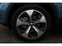 Volvo XC40 B4 Plus Dark | Semi elek. trekhaak | Verwarmbare voorstoelen en stuurwiel | Premium audio by Harman Kardon | Verwarmbare voorruit | Elektrische achterklep | Keyless entry | Parkeercamera achter | Parkeersensor voor | Elek. bed. bestuurdersstoel met geheugen | All-season banden | 19-inch lichtmetalen velgen | Blind spot | Google-maps navigatie