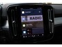 Volvo XC40 B4 Plus Dark | Semi elek. trekhaak | Verwarmbare voorstoelen en stuurwiel | Premium audio by Harman Kardon | Verwarmbare voorruit | Elektrische achterklep | Keyless entry | Parkeercamera achter | Parkeersensor voor | Elek. bed. bestuurdersstoel met geheugen | All-season banden | 19-inch lichtmetalen velgen | Blind spot | Google-maps navigatie
