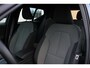 Volvo XC40 B4 Plus Dark | Semi elek. trekhaak | Verwarmbare voorstoelen en stuurwiel | Premium audio by Harman Kardon | Verwarmbare voorruit | Elektrische achterklep | Keyless entry | Parkeercamera achter | Parkeersensor voor | Elek. bed. bestuurdersstoel met geheugen | All-season banden | 19-inch lichtmetalen velgen | Blind spot | Google-maps navigatie