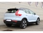 Volvo EX40 Extended Range Plus Dark | Trekhaak | Pilot Assist | Camera achter | Stoel- en stuurverwarming | Elektrische achterklep | Preconditioning | Google Maps | Google Assistant | Pilot Assist | Draadloos telefoon opladen |
