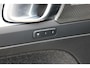 Volvo XC40 B4 plus Black Edition | Panoramadak met Schuif-/Kantelfunctie | Elektrisch Verstelbare Voorstoelen | 360° Parkeercamera | Getint Glas Achter | 20 inch Lichtmetalen Velgen | Keyless | Elektrische Achterklep | Premium audio by Harman Kardon | Stoelverwarming | Stuurverwarming | Volvo UX Infotainment | Adaptieve Cruise Control | Pilot Assist | BLIS
