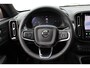 Volvo XC40 B4 plus Black Edition | Panoramadak met Schuif-/Kantelfunctie | Elektrisch Verstelbare Voorstoelen | 360° Parkeercamera | Getint Glas Achter | 20 inch Lichtmetalen Velgen | Keyless | Elektrische Achterklep | Premium audio by Harman Kardon | Stoelverwarming | Stuurverwarming | Volvo UX Infotainment | Adaptieve Cruise Control | Pilot Assist | BLIS