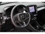 Volvo XC40 B4 plus Black Edition | Panoramadak met Schuif-/Kantelfunctie | Elektrisch Verstelbare Voorstoelen | 360° Parkeercamera |  Getint Glas Achter | 20 inch Lichtmetalen Velgen | Keyless | Elektrische Achterklep | Premium audio by Harman Kardon | Stoelverwarming | Stuurverwarming | Volvo UX Infotainment | Adaptieve Cruise Control | Pilot Assist | BLIS