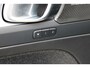 Volvo XC40 B4 plus Black Edition | Panoramadak met Schuif-/Kantelfunctie | Elektrisch Verstelbare Voorstoelen | 360° Parkeercamera |  Getint Glas Achter | 20 inch Lichtmetalen Velgen | Keyless | Elektrische Achterklep | Premium audio by Harman Kardon | Stoelverwarming | Stuurverwarming | Volvo UX Infotainment | Adaptieve Cruise Control | Pilot Assist | BLIS