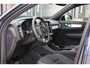 Volvo XC40 B4 plus Black Edition | Panoramadak met Schuif-/Kantelfunctie | Elektrisch Verstelbare Voorstoelen | 360° Parkeercamera | Getint Glas Achter | 20 inch Lichtmetalen Velgen | Keyless | Elektrische Achterklep | Premium audio by Harman Kardon | Stoelverwarming | Stuurverwarming | Volvo UX Infotainment | Adaptieve Cruise Control | Pilot Assist | BLIS