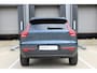 Volvo XC40 B4 plus Black Edition | Panoramadak met Schuif-/Kantelfunctie | Elektrisch Verstelbare Voorstoelen | 360° Parkeercamera | Getint Glas Achter | 20 inch Lichtmetalen Velgen | Keyless | Elektrische Achterklep | Premium audio by Harman Kardon | Stoelverwarming | Stuurverwarming | Volvo UX Infotainment | Adaptieve Cruise Control | Pilot Assist | BLIS