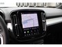 Volvo XC40 B4 plus Black Edition | Panoramadak met Schuif-/Kantelfunctie | Elektrisch Verstelbare Voorstoelen | 360° Parkeercamera |  Getint Glas Achter | 20 inch Lichtmetalen Velgen | Keyless | Elektrische Achterklep | Premium audio by Harman Kardon | Stoelverwarming | Stuurverwarming | Volvo UX Infotainment | Adaptieve Cruise Control | Pilot Assist | BLIS