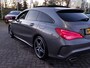 Mercedes-Benz CLA Shooting Brake 180 122pk Sport Edition AMG | Airco | Cruise | Bi-Xenon | Leder+Alcantara | Panorama Schuifdak | Stoelverwarming | Privacy Glass | 18'''lm | Trekhaak