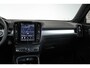 Volvo XC40 B4 Plus Dark | Verwarmde Voorstoelen+Stuurwiel | Verwarmde voorruit | Semi-Elektrische Trekhaak | Premium audio by Harman Kardon | Apple Carplay / Android Auto | Elektrisch bedienbare voorstoelen | Google infotaiment