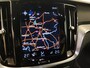 Volvo V60 2.0 B4 R-Design | Adaptieve Cruise Control | Trekhaak | 19" Velgen | Parkeercamera | Stoel-/Stuur-/Voorruitverwarming | Apple CarPlay & Android Auto | Dodehoek Detectie |