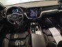 Volvo V60 2.0 B4 R-Design | Adaptieve Cruise Control | Trekhaak | 19" Velgen | Parkeercamera | Stoel-/Stuur-/Voorruitverwarming | Apple CarPlay & Android Auto | Dodehoek Detectie |