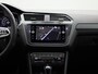 Volkswagen Tiguan 1.5 TSI R-Line Business | Achteruitrijcamera | Trekhaak |  Adaptive cruise control | Stoelverwarming | Navigatie | 19 inch licht metalen velgen | Panorama schuif-/kanteldak |