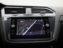 Volkswagen Tiguan 1.5 TSI R-Line Business | Achteruitrijcamera | Trekhaak |  Adaptive cruise control | Stoelverwarming | Navigatie | 19 inch licht metalen velgen | Panorama schuif-/kanteldak |