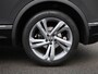 Volkswagen Tiguan 1.5 TSI R-Line Business | Achteruitrijcamera | Trekhaak |  Adaptive cruise control | Stoelverwarming | Navigatie | 19 inch licht metalen velgen | Panorama schuif-/kanteldak |