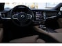 Volvo S90 2.0 B5 Ultimate Bright | Denim Blue metallic | Panoramadak | Geventileerde voorstoelen | Elek. bed. voorstoelen met geheugen | Verwarmbaar stuurwiel | Verwarmbare voorstoelen | Blind Spot | Achterstoelen verwamd | Adaptive Cruise Control | Semi elek. trekhaak | Google-Maps navigatie | Parkeercamera achter | Elek. achterklep |
