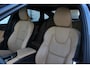 Volvo S90 2.0 B5 Ultimate Bright | Denim Blue metallic | Panoramadak | Geventileerde voorstoelen | Elek. bed. voorstoelen met geheugen | Verwarmbaar stuurwiel | Verwarmbare voorstoelen | Blind Spot | Achterstoelen verwamd | Adaptive Cruise Control | Semi elek. trekhaak | Google-Maps navigatie | Parkeercamera achter | Elek. achterklep |
