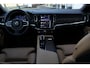 Volvo S90 2.0 B5 Ultimate Bright | Denim Blue metallic | Panoramadak | Geventileerde voorstoelen | Elek. bed. voorstoelen met geheugen | Verwarmbaar stuurwiel | Verwarmbare voorstoelen | Blind Spot | Achterstoelen verwamd | Adaptive Cruise Control | Semi elek. trekhaak | Google-Maps navigatie | Parkeercamera achter | Elek. achterklep |