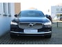 Volvo S90 2.0 B5 Ultimate Bright | Denim Blue metallic | Panoramadak | Geventileerde voorstoelen | Elek. bed. voorstoelen met geheugen | Verwarmbaar stuurwiel | Verwarmbare voorstoelen | Blind Spot | Achterstoelen verwamd | Adaptive Cruise Control | Semi elek. trekhaak | Google-Maps navigatie | Parkeercamera achter | Elek. achterklep |