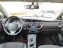 Toyota Auris 1.8 Hybrid EXECUTIVE TREKHAAK 4S-BANDEN STOELVERW PARK-SENSOREN NAVI JBL-AUDIO CAMERA CRUISE BLUETOOTH 17'' LM-VELGEN NL-AUTO