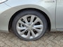 Toyota Auris 1.8 Hybrid EXECUTIVE TREKHAAK 4S-BANDEN STOELVERW PARK-SENSOREN NAVI JBL-AUDIO CAMERA CRUISE BLUETOOTH 17'' LM-VELGEN NL-AUTO