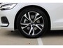 Volvo V60 B3 Automaat Essential Edition | Demo Deal | Adaptieve Cruise Control | Blind spot | Parkeercamera | Park Assist voor en Achter | Verwarmbare voorstoelen | Verwambare Achterbank | Stuurverwarming