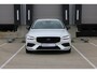 Volvo V60 B3 Automaat Essential Edition | Demo Deal | Adaptieve Cruise Control | Blind spot | Parkeercamera | Park Assist voor en Achter | Verwarmbare voorstoelen | Verwambare Achterbank | Stuurverwarming