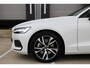 Volvo V60 B3 Automaat Essential Edition | Demo Deal | Adaptieve Cruise Control | Blind spot | Parkeercamera | Park Assist voor en Achter | Verwarmbare voorstoelen | Verwambare Achterbank | Stuurverwarming