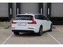 Volvo V60 B3 Automaat Essential Edition | Demo Deal | Adaptieve Cruise Control | Blind spot | Parkeercamera | Park Assist voor en Achter | Verwarmbare voorstoelen | Verwambare Achterbank | Stuurverwarming