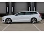 Volvo V60 B3 Automaat Essential Edition | Demo Deal | Adaptieve Cruise Control | Blind spot | Parkeercamera | Park Assist voor en Achter | Verwarmbare voorstoelen | Verwambare Achterbank | Stuurverwarming
