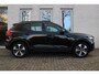 Volvo XC40 B4 Plus Dark | All-season banden | 19 inch lichtmetalen velgen | Parkeercamera achter | Verwarmbare voorstoelen | Verwarmbaar stuurwiel | Bestuurdersstoel met geheugen | Blind spot | Adaptive cruise control | Semi elek. trekhaak | Elektrisch bed. voorstoelen |