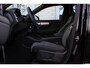 Volvo XC40 B4 Plus Dark | All-season banden | 19 inch lichtmetalen velgen | Parkeercamera achter | Verwarmbare voorstoelen | Verwarmbaar stuurwiel | Bestuurdersstoel met geheugen | Blind spot | Adaptive cruise control | Semi elek. trekhaak | Elektrisch bed. voorstoelen |