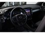 Volvo XC40 B4 Plus Dark | All-season banden | 19 inch lichtmetalen velgen | Parkeercamera achter | Verwarmbare voorstoelen | Verwarmbaar stuurwiel | Bestuurdersstoel met geheugen | Blind spot | Adaptive cruise control | Semi elek. trekhaak | Elektrisch bed. voorstoelen |