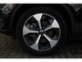 Volvo XC40 B4 Plus Dark | All-season banden | 19 inch lichtmetalen velgen | Parkeercamera achter | Verwarmbare voorstoelen | Verwarmbaar stuurwiel | Bestuurdersstoel met geheugen | Blind spot | Adaptive cruise control | Semi elek. trekhaak | Elektrisch bed. voorstoelen |