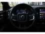 Volvo XC40 B4 Plus Dark | All-season banden | 19 inch lichtmetalen velgen | Parkeercamera achter | Verwarmbare voorstoelen | Verwarmbaar stuurwiel | Bestuurdersstoel met geheugen | Blind spot | Adaptive cruise control | Semi elek. trekhaak | Elektrisch bed. voorstoelen |