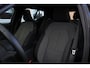 Volvo XC40 B4 Plus Dark | All-season banden | 19 inch lichtmetalen velgen | Parkeercamera achter | Verwarmbare voorstoelen | Verwarmbaar stuurwiel | Bestuurdersstoel met geheugen | Blind spot | Adaptive cruise control | Semi elek. trekhaak | Elektrisch bed. voorstoelen |
