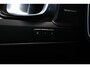 Volvo XC40 B4 Plus Dark | All-season banden | 19 inch lichtmetalen velgen | Parkeercamera achter | Verwarmbare voorstoelen | Verwarmbaar stuurwiel | Bestuurdersstoel met geheugen | Blind spot | Adaptive cruise control | Semi elek. trekhaak | Elektrisch bed. voorstoelen |