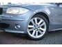 BMW 1-Serie 118i High Executive|Org NL NAP|Automaat|M-Sport|Xenon|Trekhaak|Airco|Cruise|Volledig Onderhouden