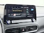Hyundai Kona Electric EV 64kWh SOH 100% Warmtepomp Head Up Display Adap.Cruise Navi Ecc Camera Apple Carplay Android Auto Pdc Fashion Lane Assist Dodehoekwaarschuwing Keyless Privacy Glas DAB FCA 1e Eigenaar Origineel Nederlandse Auto