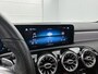 Mercedes-Benz A-klasse 180 AMG Nightpakket | Panoramadak | Sfeerverlichting | CarPlay | Augmented Reality | Parkeerpakket met Camera |. Inclusief 24 maanden Mercedes-Benz Certified garantie voor Europa.