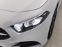 Mercedes-Benz A-klasse 180 AMG Nightpakket | Panoramadak | Sfeerverlichting | CarPlay | Augmented Reality | Parkeerpakket met Camera |. Inclusief 24 maanden Mercedes-Benz Certified garantie voor Europa.