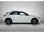 Mercedes-Benz A-klasse 180 AMG Nightpakket | Panoramadak | Sfeerverlichting | CarPlay | Augmented Reality | Parkeerpakket met Camera |. Inclusief 24 maanden Mercedes-Benz Certified garantie voor Europa.