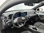 Mercedes-Benz A-klasse 180 AMG Nightpakket | Panoramadak | Sfeerverlichting | CarPlay | Augmented Reality | Parkeerpakket met Camera |. Inclusief 24 maanden Mercedes-Benz Certified garantie voor Europa.