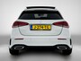 Mercedes-Benz A-klasse 180 AMG Nightpakket | Panoramadak | Sfeerverlichting | CarPlay | Augmented Reality | Parkeerpakket met Camera |. Inclusief 24 maanden Mercedes-Benz Certified garantie voor Europa.